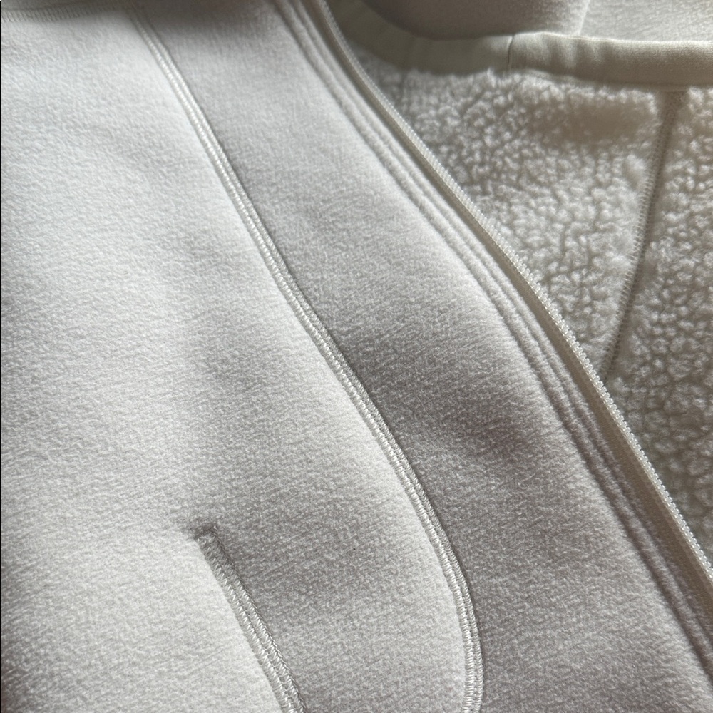 Lululemon Athletica Cream Vest - Picture 4 of 7